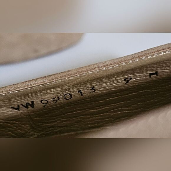 STUART WEITZMAN Mary Mid Beige Tan Suede Pump - Size 9 - Picture 9 of 9